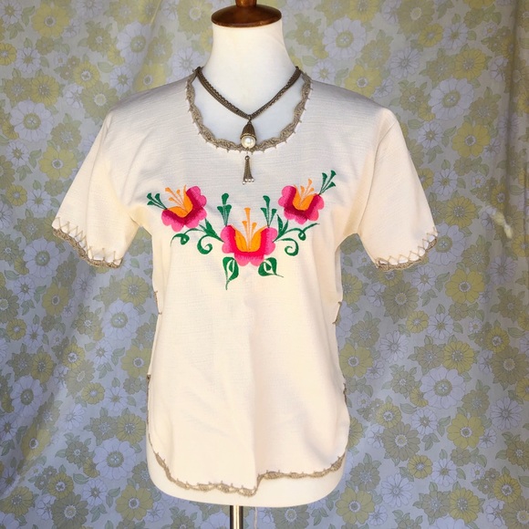 SOLD Vintage🌸70s Embroidered Boho Top/Shirt - Picture 2 of 9